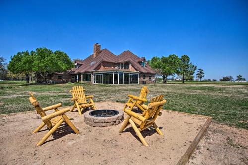 16-Acre Pilot Point Ranch Private Pond and Hot Tub in ลูอิสวิลล์ (TX)