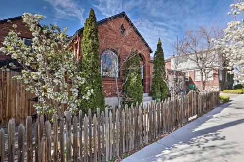 Ski, Shop and Explore Walkable Midtown Reno Oasis! in 리노-타호 국제 공항