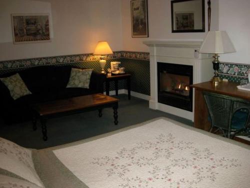 Superior Queen Room with Fireplace