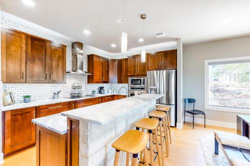 Lago Vista Retreat - image 3