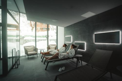 Zermatt Budget Rooms - image 11