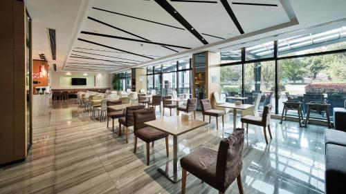 Holiday Inn Express Shanghai Gongkang, an IHG Hotel