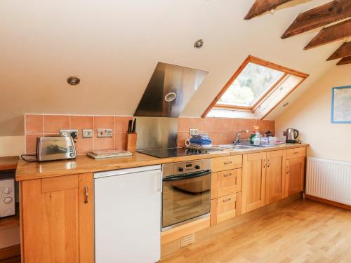 Larch Cottage - image 4