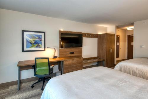 Holiday Inn Express & Suites - Omaha Downtown - Airport, an IHG Hotel