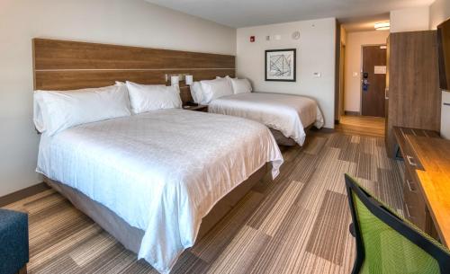 Holiday Inn Express & Suites - Omaha Downtown - Airport, an IHG Hotel