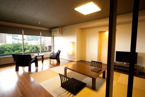 Premier Twin Room with Tatami Area and Hot Spring Bath