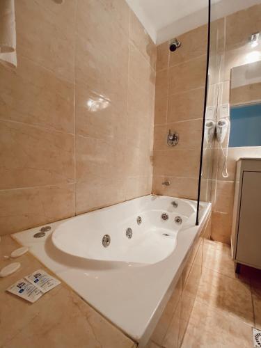 Pezsgőfürdő, Punta del Este Shelton Hotel in Peninsula