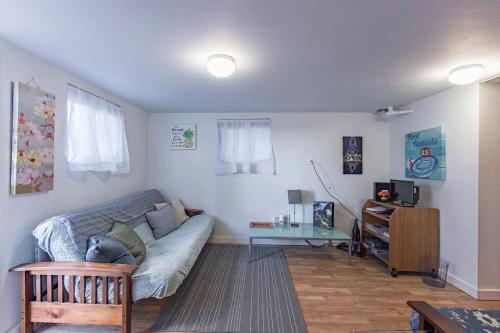 Seattle Urban Village- Unit B- Lago Vista- Lake Union- Sleeps 6 - image 3