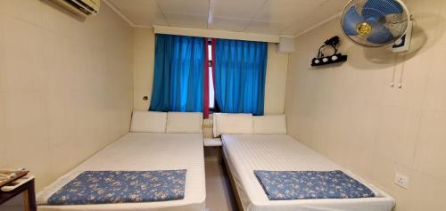 New hoover hostel Room Type - Budget Twin Room