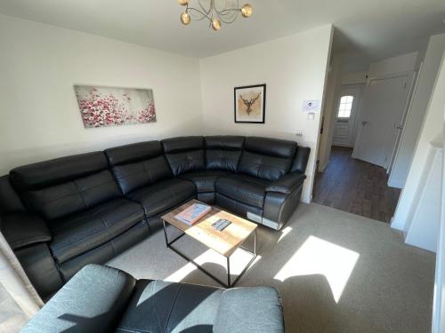 Gorsebank View, Stylish Modern 2-Bed Townhouse with Private Garden - Croachy