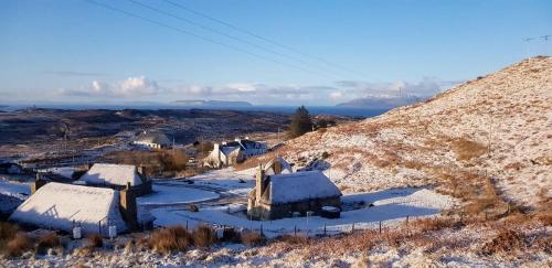 Tigh Lachie, Mary's Thatched Cottages, Elgol, Isle of Skye in Elgol