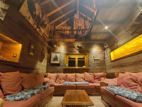 Chalet de 7 chambres a Saint Jean d'Arves a 350 m des pistes avec spa jardin amenage et wifi gîte à louer La Chal