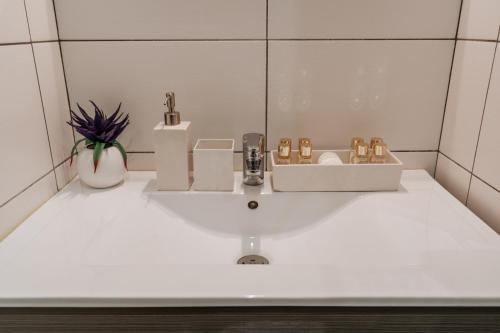 Authentic Porto Apartments - image 14