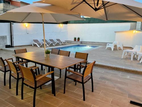  Vivienda adosada con piscina cerca de la playa in Aios