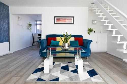 Stylish House & Work and Leisure inc FREE Parking & BHX Airport by ComfyWorkers