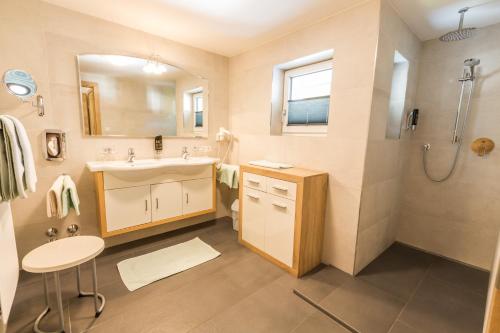 Dorfkrug Appartements - image 12