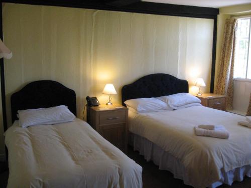 2 twin beds