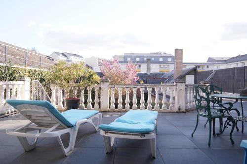 Studio privatisé avec terrasse dans maison de charme angevine