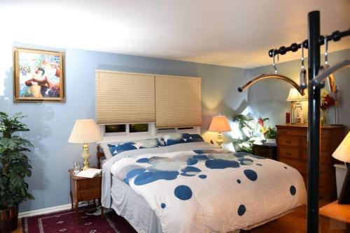Quiet Comfy Master with King Size Bed & Convention