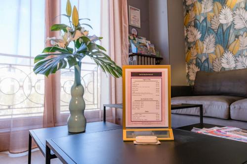 Hôtel Central - image 12