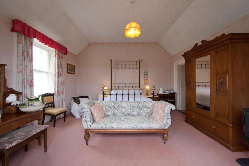 Woodhill House - image 12