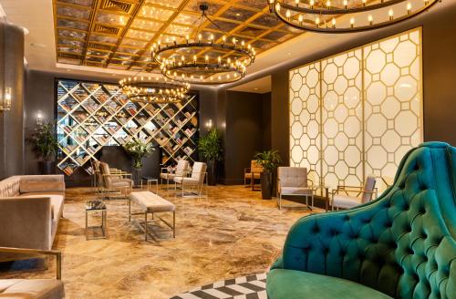 大堂, Debrah Brown, a member of Brown Hotels in 北特拉維夫