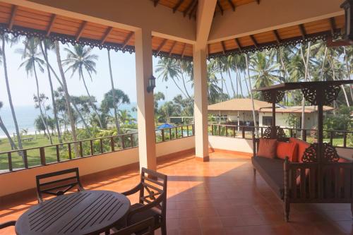 Lanka Beach Boutique Bungalows & Grand Villa