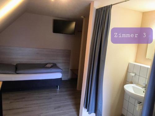 Double or Twin Room with Shower