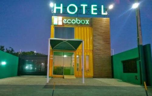 Ecobox Hotel in Τρες Λαγκόας