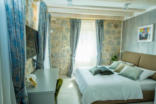 Heritage Villa Vitturi Sea View in Kastela