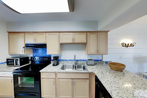 Remodeled Gulf Getaway - Pool Spa - Steps to Sand condo - image 5