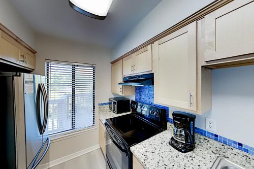 Remodeled Gulf Getaway - Pool Spa - Steps to Sand condo - image 6