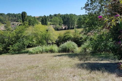 Maison ancienne en pierres, beaucoup de cachet gîte à louer Pauliac