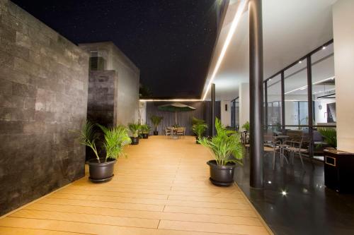 Restaurant, Hotel Neo Tendean by ASTON in Mampang