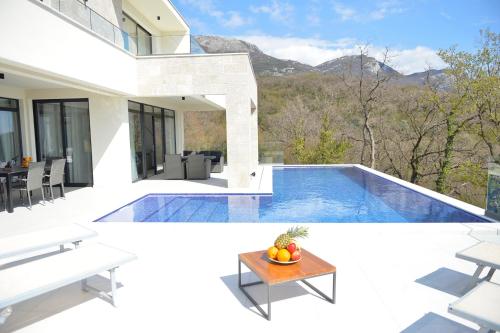 Swimming pool, Villa Zen Hill in Petrovac