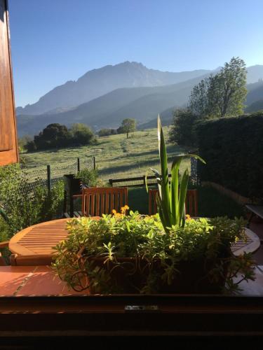 PRECIOSO CHALET JUNTO A POTES CON PISCINA-4 Hab,3 Baños