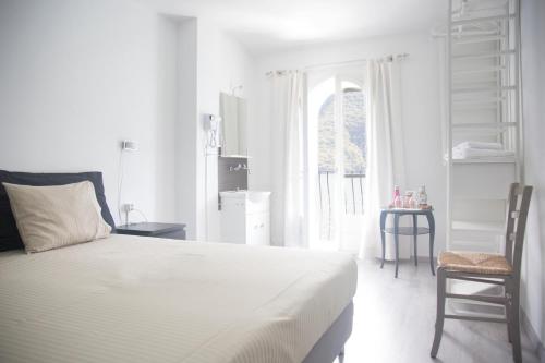 Triple Room with Shared Bathroom