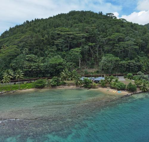 Le Neliza Beach Lodge Raiatea in Faaroa Öböl
