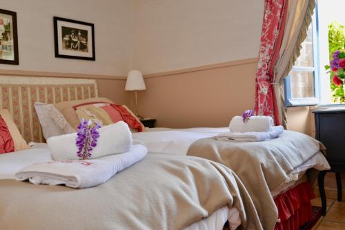 Live like a local at The French Country Cottage - Les Chouettes - image 2