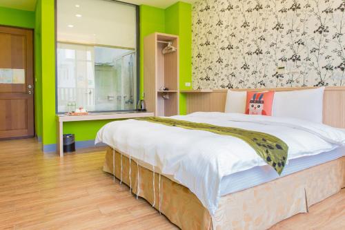 Deluxe Double Room with Balcony image 8