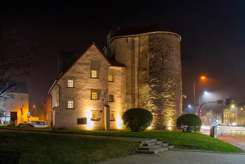 外部景觀, Baszta Grodzka in 耶萊尼亞古拉市中心