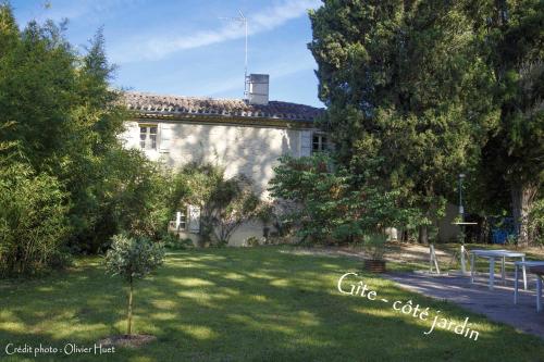Jardí, Villa spacieuse à Crastes avec piscine privée et vue montagne (Villa spacieuse a Crastes avec piscine privee et vue montagne) in Crastes