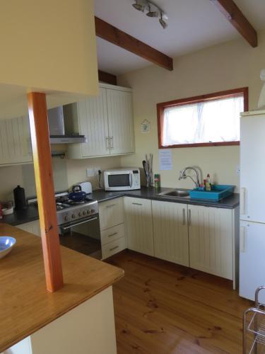 مطبخ, "The Gatehouse", Goosebumps - Cottage in Lake Brenton on Knysna Lagoon in برينتون