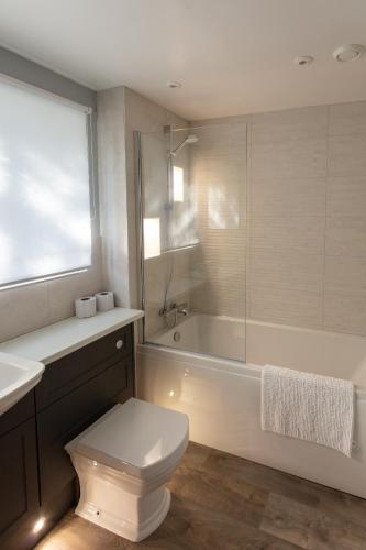 Cliff House Holiday Cottages - image 13