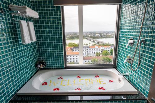 room detail thumbnail 2