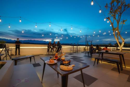 กาโลกา แอร์พอร์ต โฮเต็ล (Kaloka Airport Hotel) in ซัมบาวา