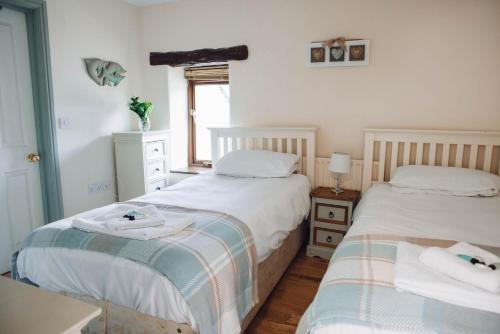 2 twin beds