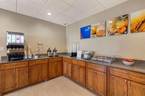 Restaurant, Comfort Inn & Suites Euless DFW West in Euless