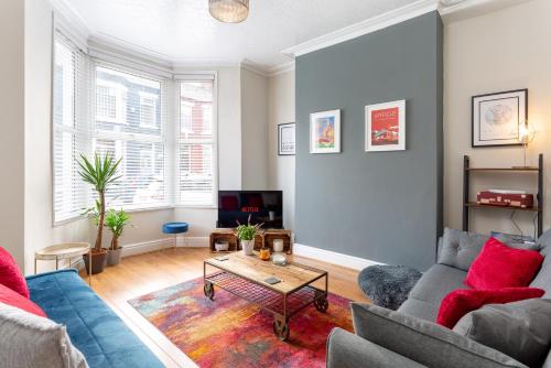 Watford House - Air Host & Stay - 3 Bedroom Period House, Liverpool (photo 2)