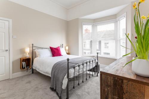 Watford House - Air Host & Stay - 3 Bedroom Period House, Liverpool (photo 3)